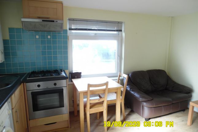 Flat to rent in Minister Street, Cathays, Cardiff
