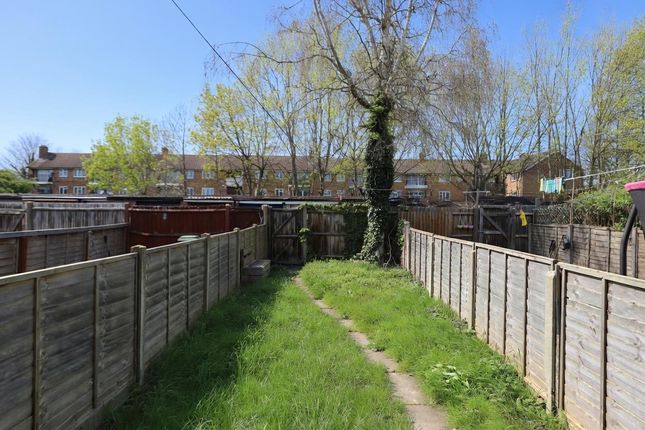 39, Cleave Avenue, Hayes photo 4