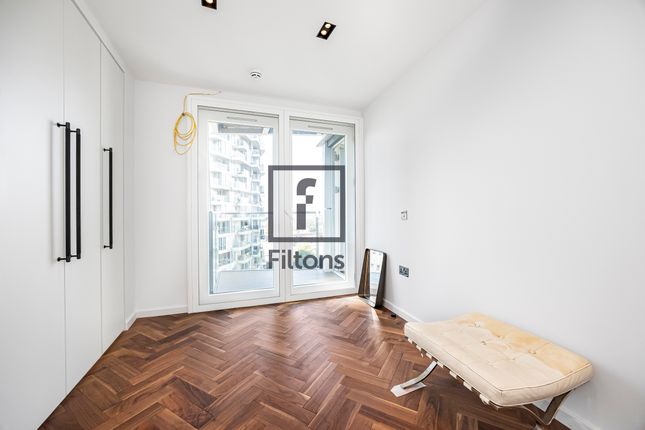 Flat for sale in Fairmont Avenue, London
