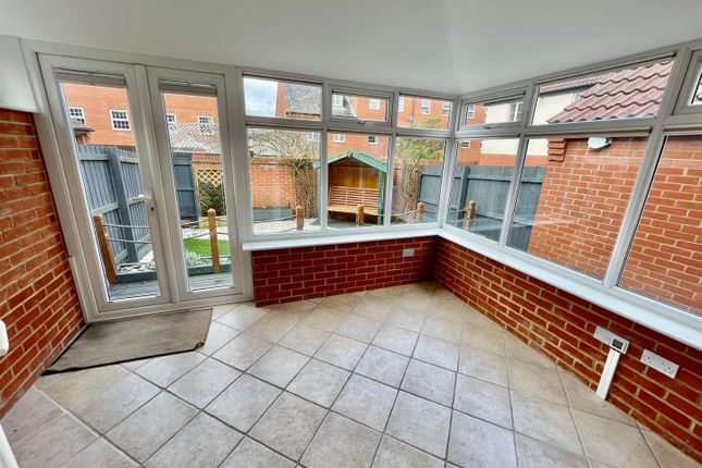 7, Knighton Close, Peterborough photo 4