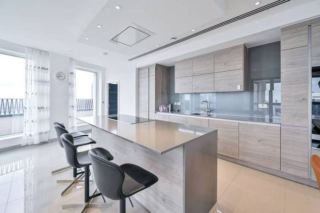 Apartment 137, Conquest Tower, London photo 4