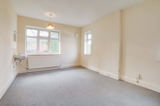18 Elmsleigh Avenue, Leicester photo 3