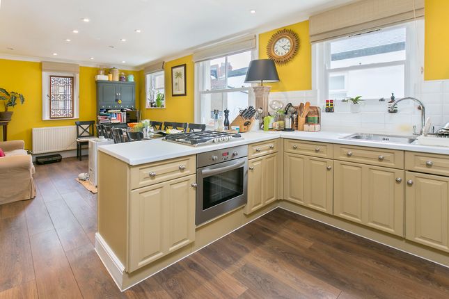 31 Bronsart Road, Bronsart Road, London photo 2
