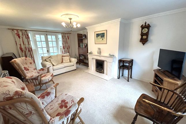 8, Georges Close, Bridport photo 2