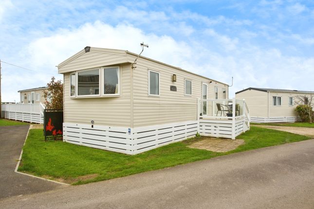 Thumbnail Mobile/park home for sale in Solent Breezes, Chilling Lane, Warsash