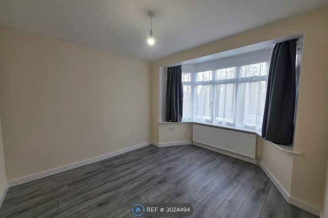 Flat, North Circular Road, London photo 4