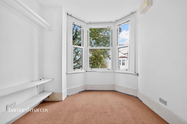Flat C, 14, Robinson Road, London photo 3