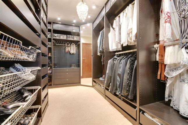 'her' Wardrobe
