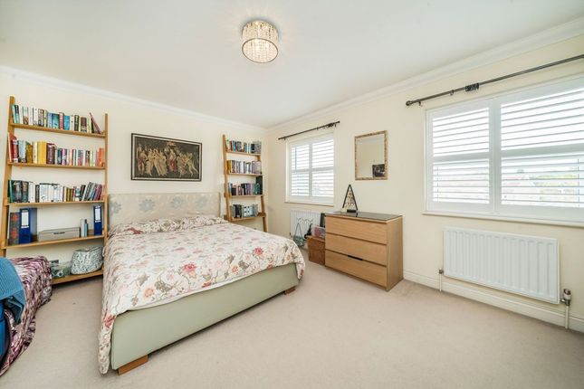 19, Northweald Lane, Kingston Upon Thames photo 4
