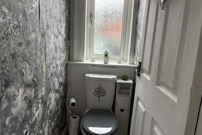 35, Sissons Grove, Leeds photo 5