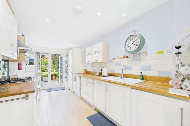 2, Mountbatten Drive, Southampton photo 3