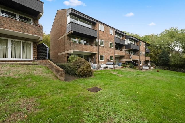 2-bed flat on Lance Croft, Longfield, £200,000
