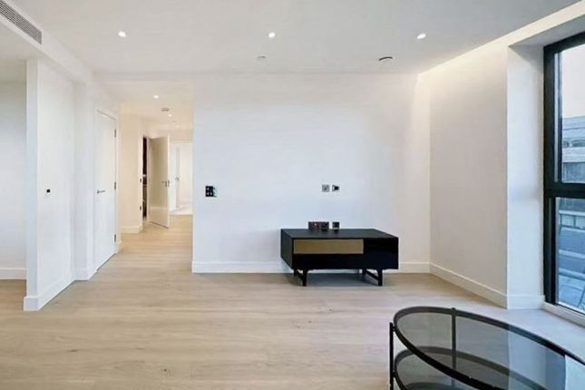 Flat 13, Manuscript Court, London photo 3