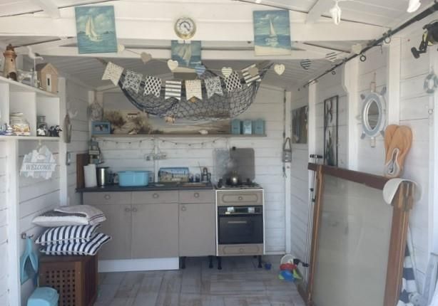 A49, Beach Hut, Holland-On-Sea photo 3