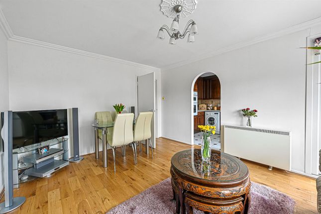 Flat for sale in Goldings Road, Loughton
