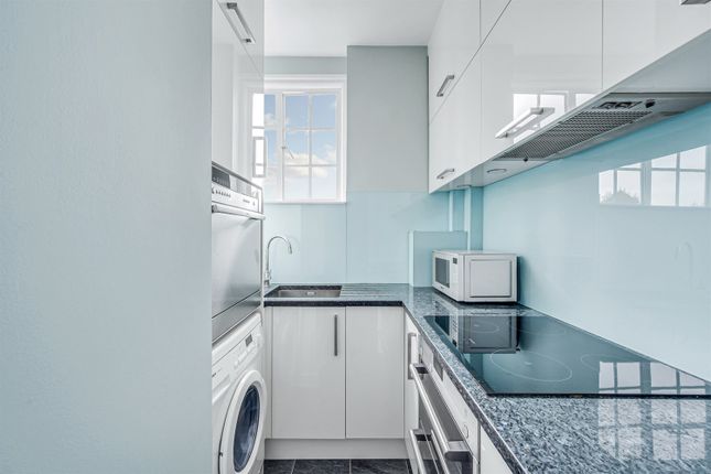 Mortimer Court, Flat 56, London photo 4