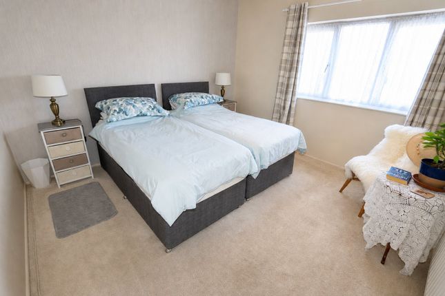 17, Croyde Avenue, Corby photo 4