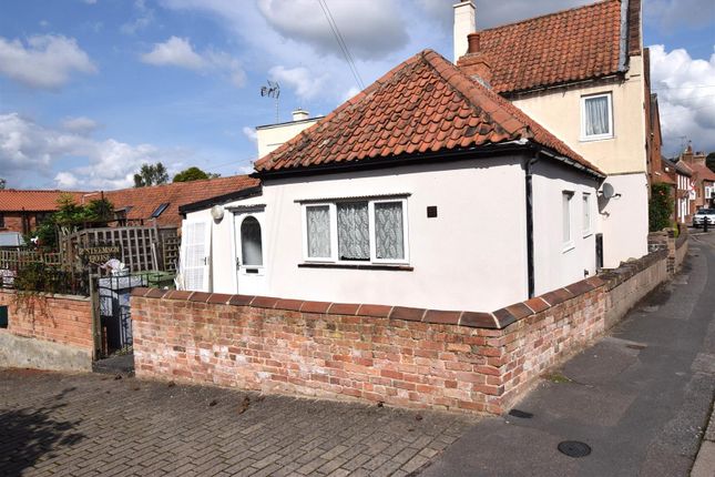 Bungalow to rent in Station Road, Ollerton, Newark NG22