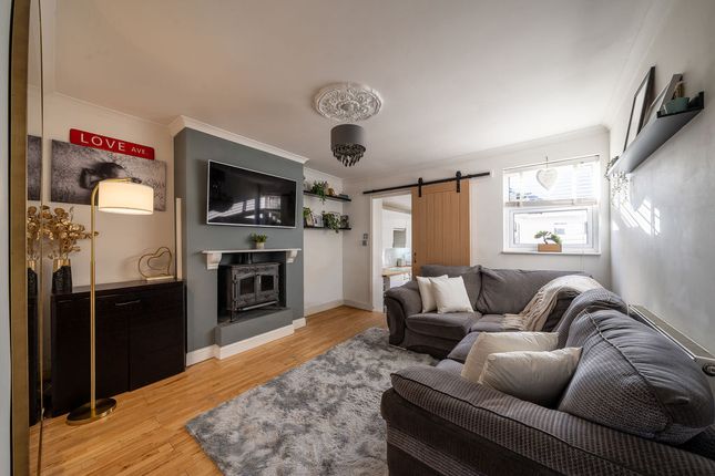 1 Laburnum Cottage, Horsham Road, Dorking photo 2