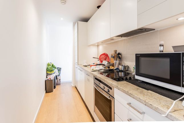 Thumbnail Flat for sale in Seacon Tower, Hutchings Street E14, London