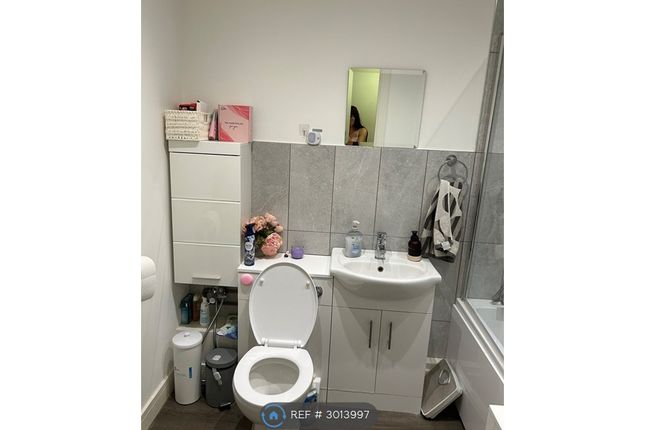 Apartment  Foxville Apartments, Chipstead Valley Road, Coulsdon photo 5