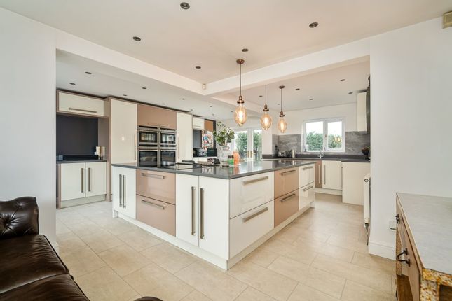 26 Paddock Drive, Drighlington photo 2