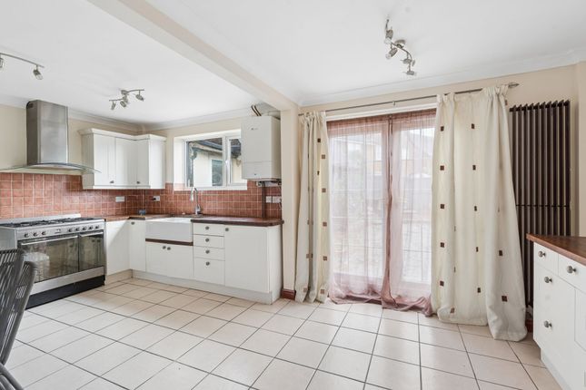 35 Garston Lane, Watford photo 4