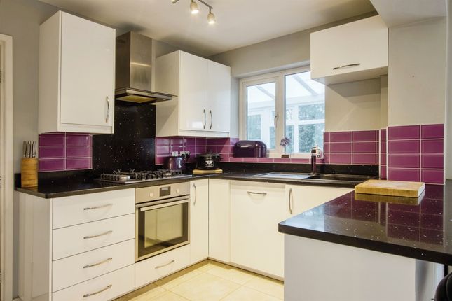 23, Cranewells Drive, LEEDS photo 4
