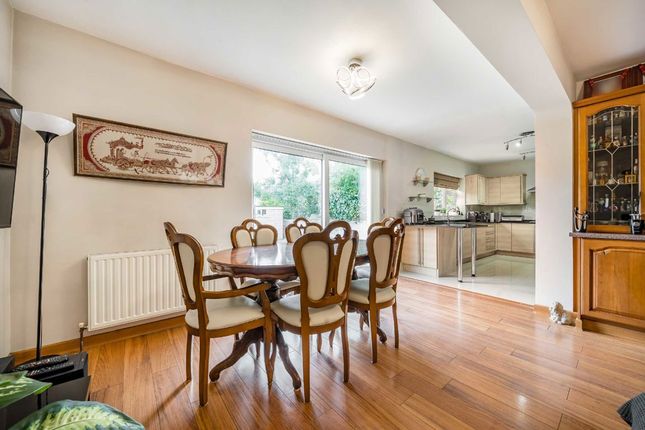 2, Brettenham Avenue, Walthamstow photo 3