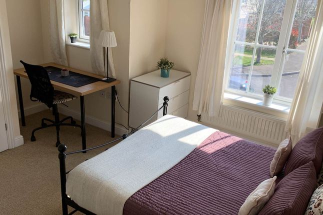Room 1, Pickering, Guildford photo 3