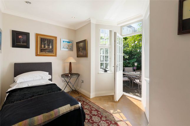 15, Cadogan Lane, London photo 3