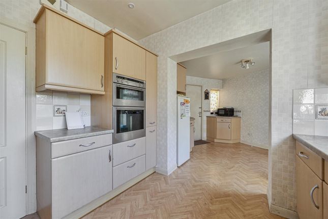 26, Manor Crescent, Surbiton photo 4