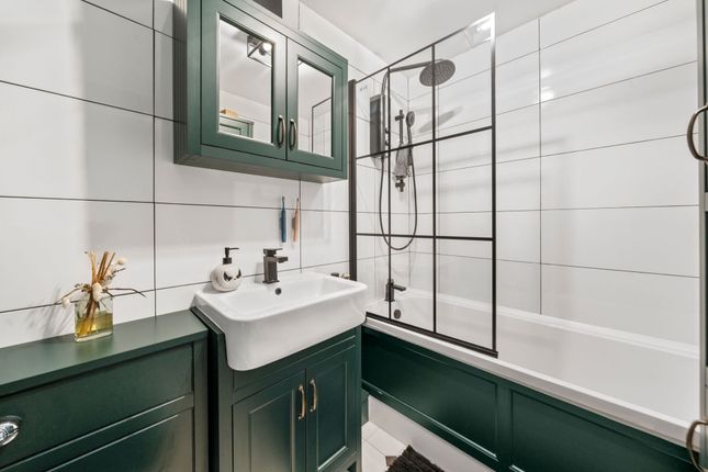 33 Gadfield Court, Manchester photo 4