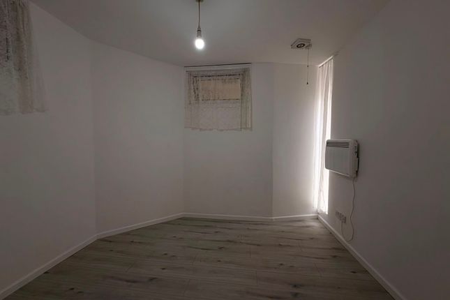 117, Myddleton Road, London photo 3