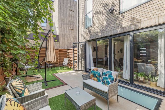 19A,, St. Pauls Crescent, London photo 4