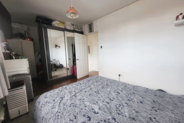 End terrace house to rent in Middleton Road, Morden