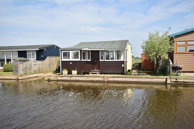 Thumbnail Bungalow for sale in North East Riverbank, Potter Heigham