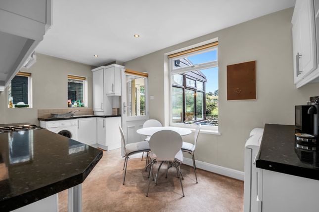 9, Higher Dinting, Glossop photo 4