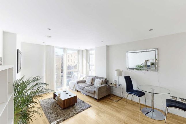 Flat 202, The Crescent, London photo 4