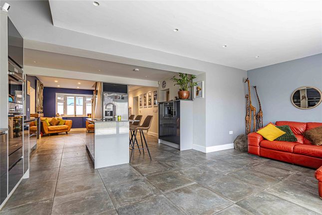 8, Hilltop, St. Albans photo 4