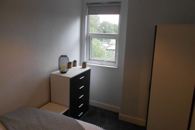 Room to rent in Lawford Road, Rugby