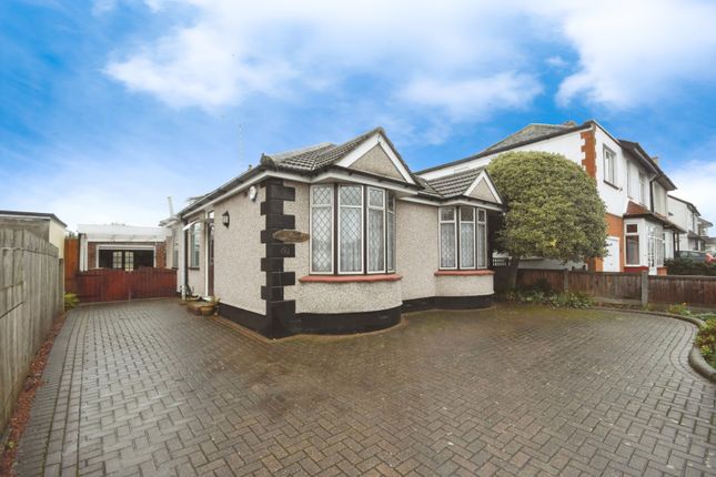3-bed bungalow on 8, Bridgwater Drive, Essex, £425,000
