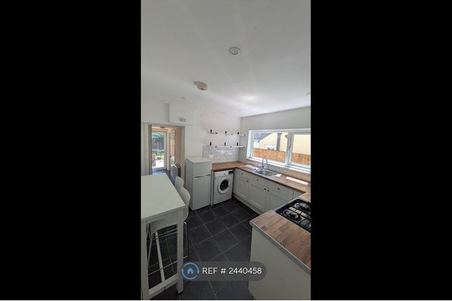 Waterloo Road, Aldershot photo 2