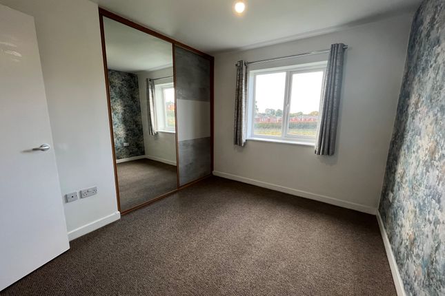 28, Swarcliffe Approach, LEEDS photo 5