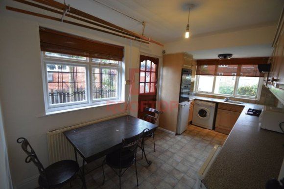 3-bed house on 58, St. Annes Road, Leeds, £585/mo