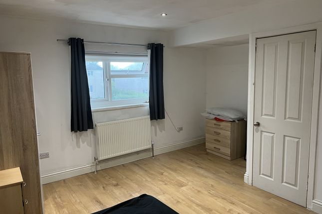 Shared accommodation to rent in Middle Ope, Watford