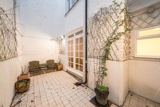 Flat for sale in Devonshire Terrace, London