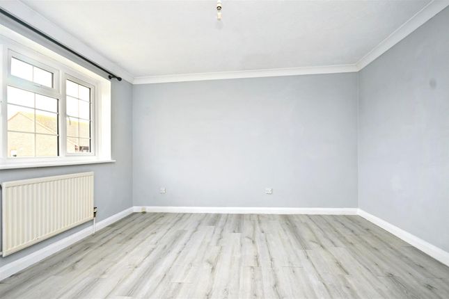 23, Snowdon Close, Eastbourne photo 4