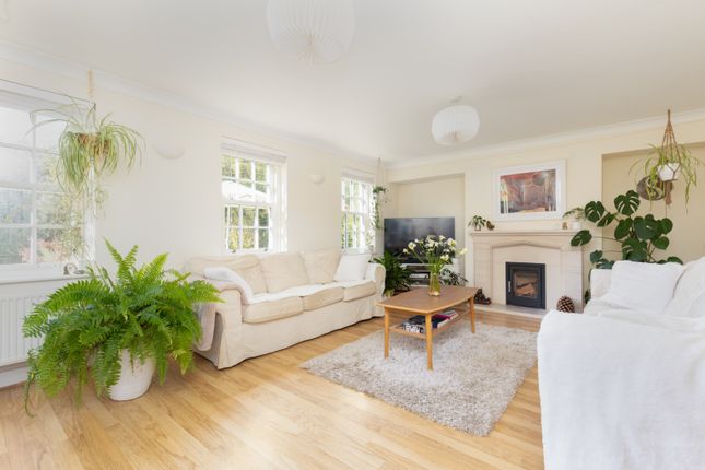 4, Farm Close, Wells photo 3