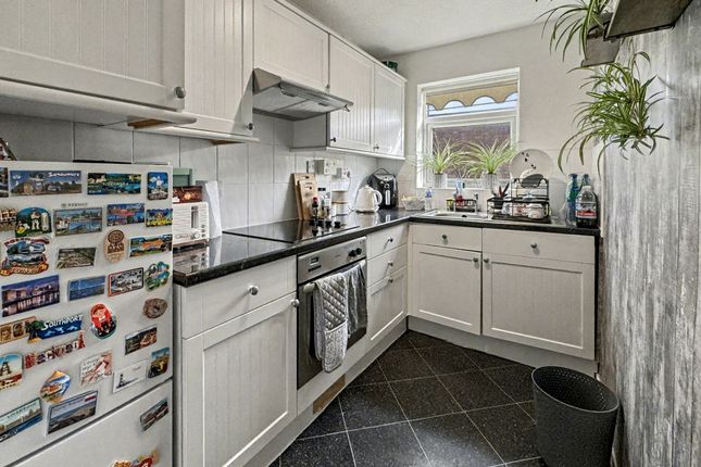 54 Dovehouse Close, Manchester photo 5